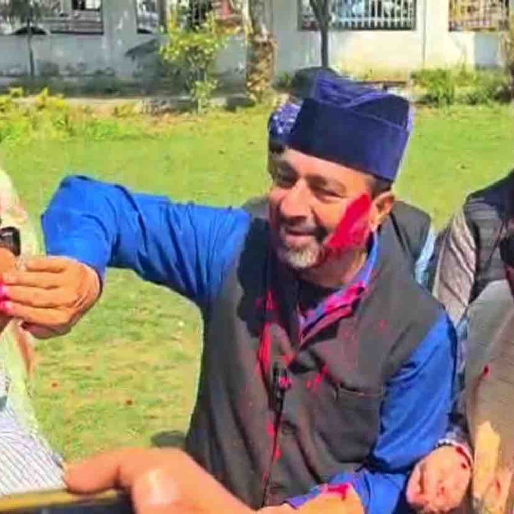 मुस्लिम महासंघ ने खेली फूलों की होली:रमजान में दिया प्रेम और राष्ट्रीय एकता का संदेश, 13 साल से जारी है परंपरा