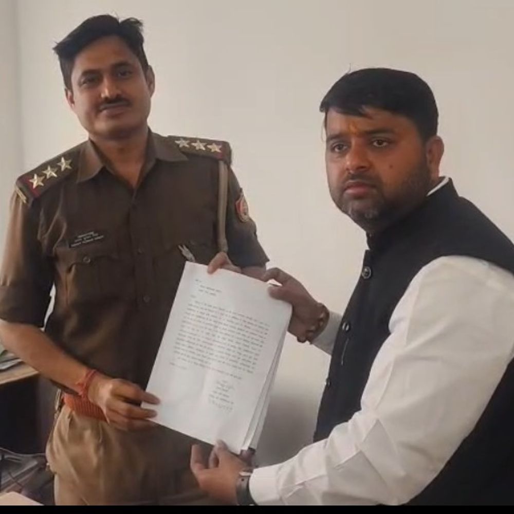 वकीलों का अपमान बर्दाश्त नहीं:अधिवक्ताओं ने पुलिस को सौंपा ज्ञापन; बोले- होली मिलन के वीडियो पर गंदे कमेंट करने वालों पर हो FIR