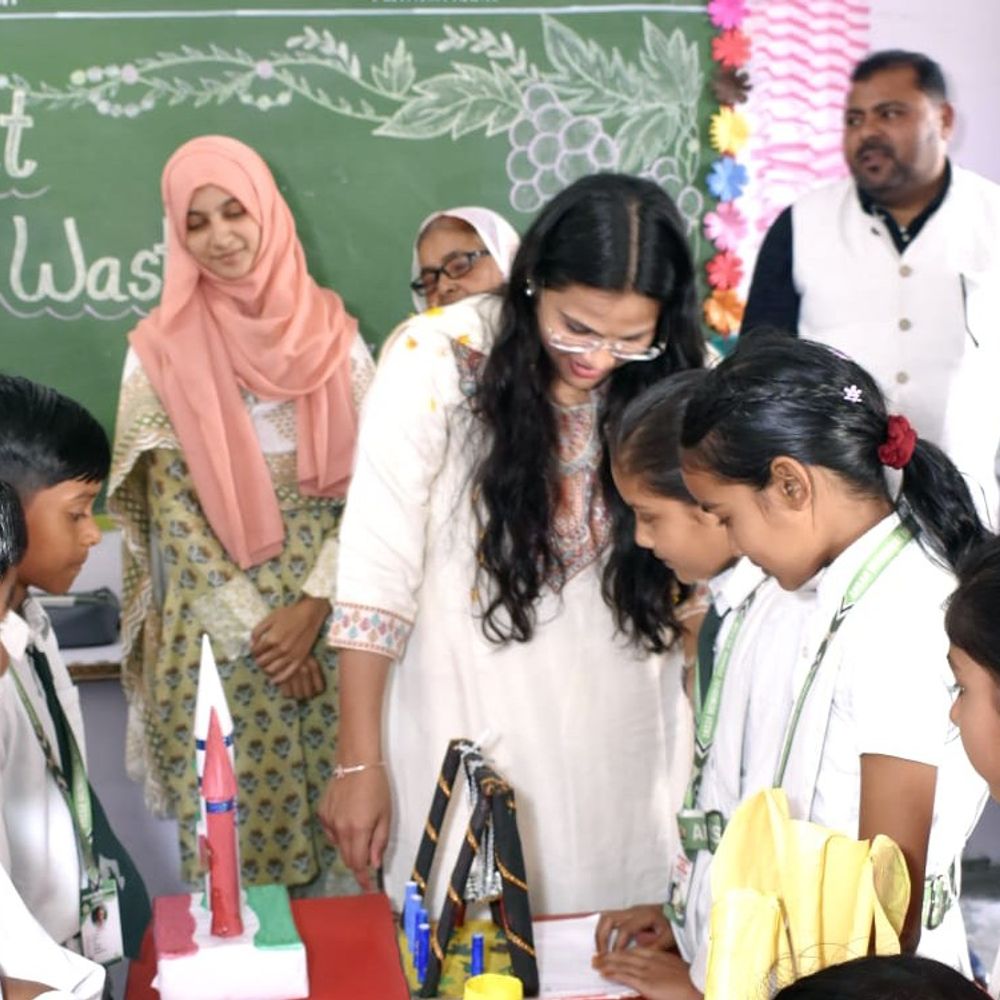 SDM हर्षिता देवड़ा ने विज्ञान प्रदर्शनी का निरीक्षण किया:छात्रों के मॉडल सराहे, मेधावी विद्यार्थियों को पुरस्कार दिए