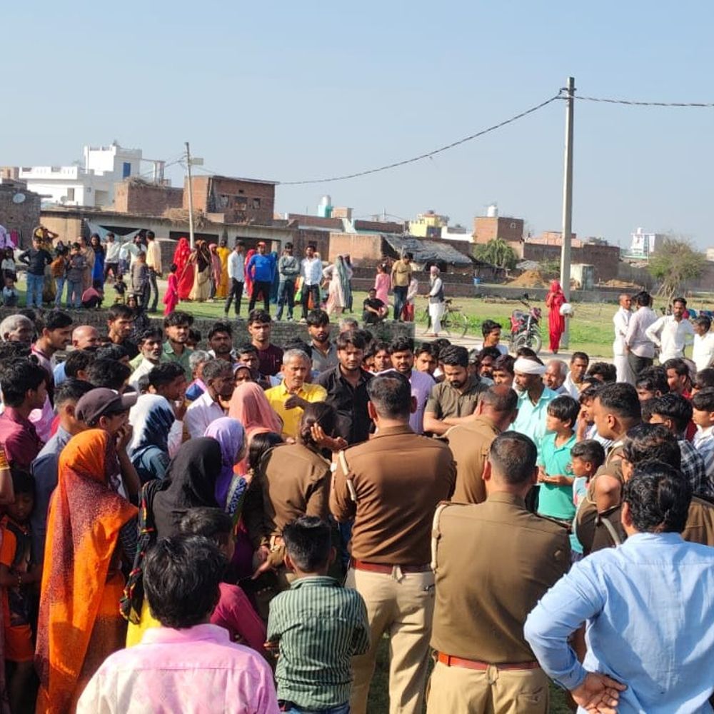 संभल में ट्रैक्टर ने व्यक्ति को रौंदा, मौत:परिजनों ने ड्राइवर पर लगाया लापरवाही का आरोप, कार्रवाई की मांग