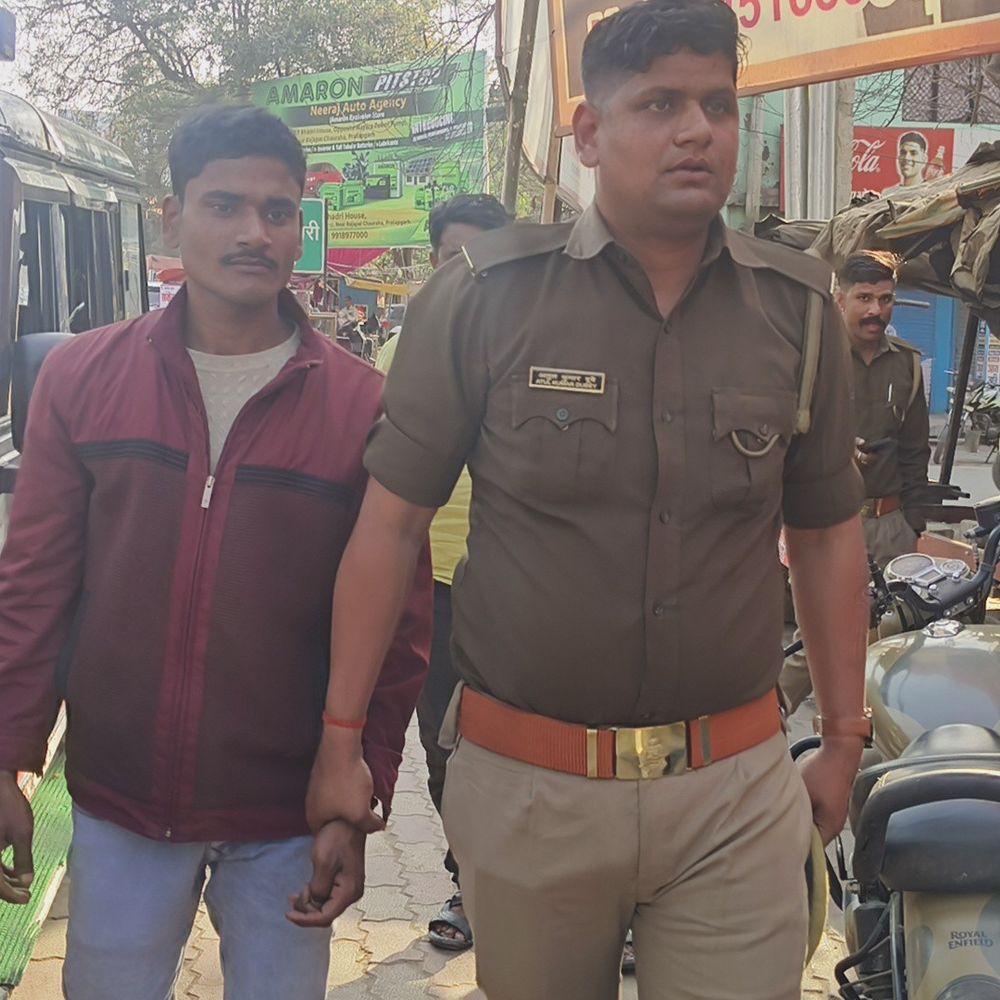 प्रतापगढ़ में 50 हजार का इनामी पकड़ाया:गोवंश अवशेष मामले में चल रहा था फरार, छेड़खानी का भी मुकदमा दर्ज है