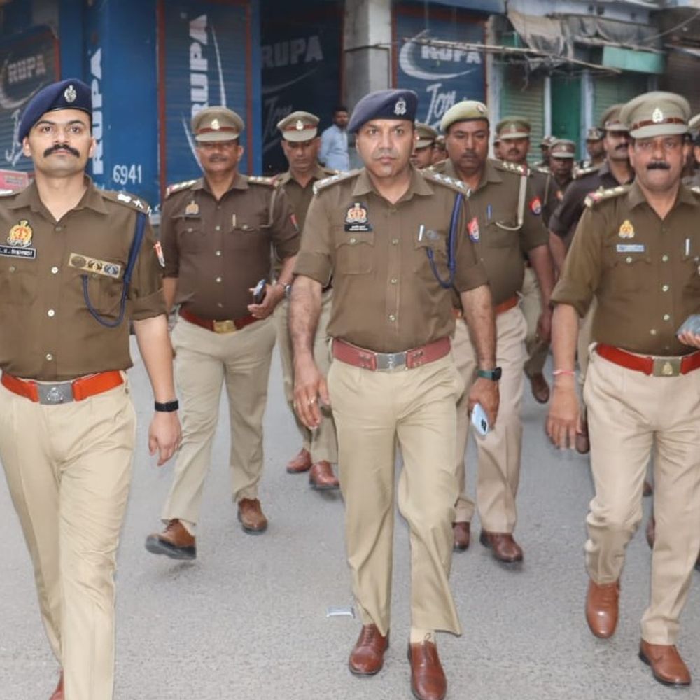 संभल में किशोरी से दुष्कर्म, पिता को देखकर आरोपी भागा:आरोपी युवक पर पॉक्सो एक्ट में केस दर्ज, तलाश जारी