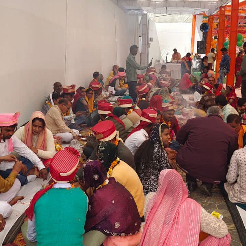 मुख्यमंत्री सामूहिक विवाह योजना में 90 जोड़ों ने शादी की:आगापुर रोड के रिसॉर्ट में वैदिक मंत्रोच्चार और निकाह से संपन्न हुए समारोह