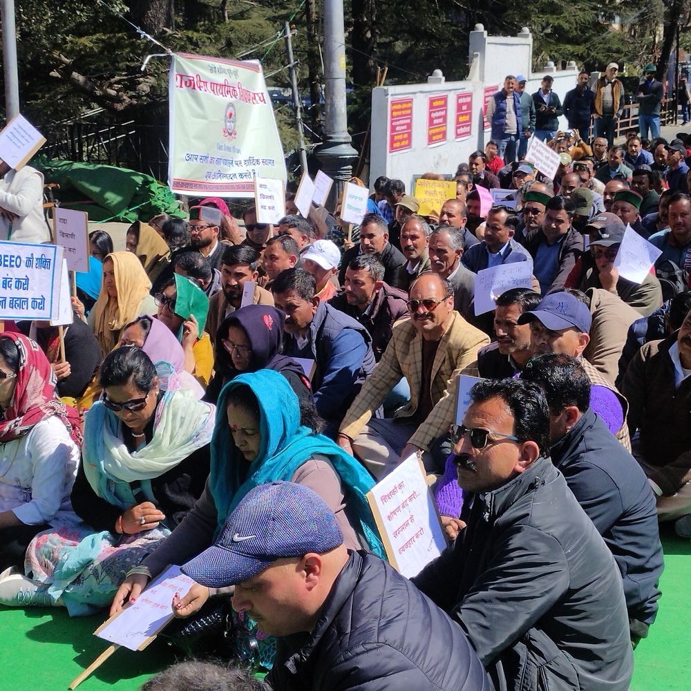 शिमला में JBT शिक्षक सड़कों पर उतरे:  सरकार के खिलाफ प्रदर्शन, बोले- क्लस्टर सिस्टम वापस लिया जाए, शिक्षा के ढांचे पर पड़ेगा असर – Shimla News