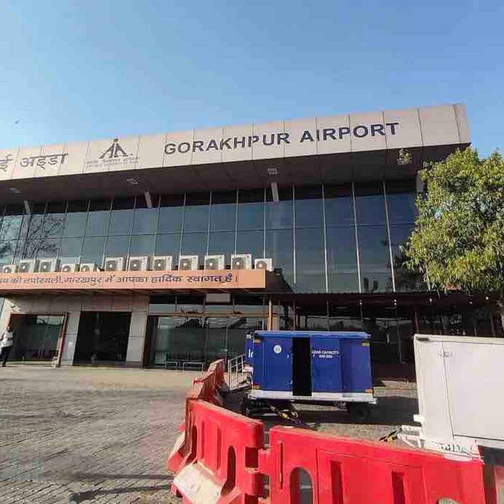 गोरखपुर एयरपोर्ट से 136 यात्रियों की यात्रा हुई प्रभावित:इंटरनेशनल एयर रूट प्रभावित होने से कनेक्टिंग उड़ानें कैंसिल