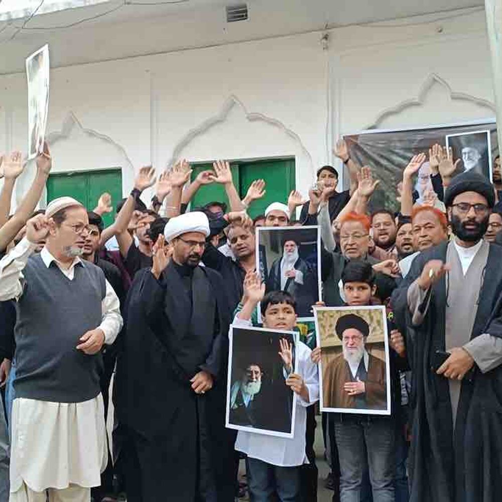 गोरखपुर में अयातुल्लाह खामेनेई को दी श्रद्धांजलि:शोक सभा में अन्याय के खिलाफ एकजुटता का संदेश