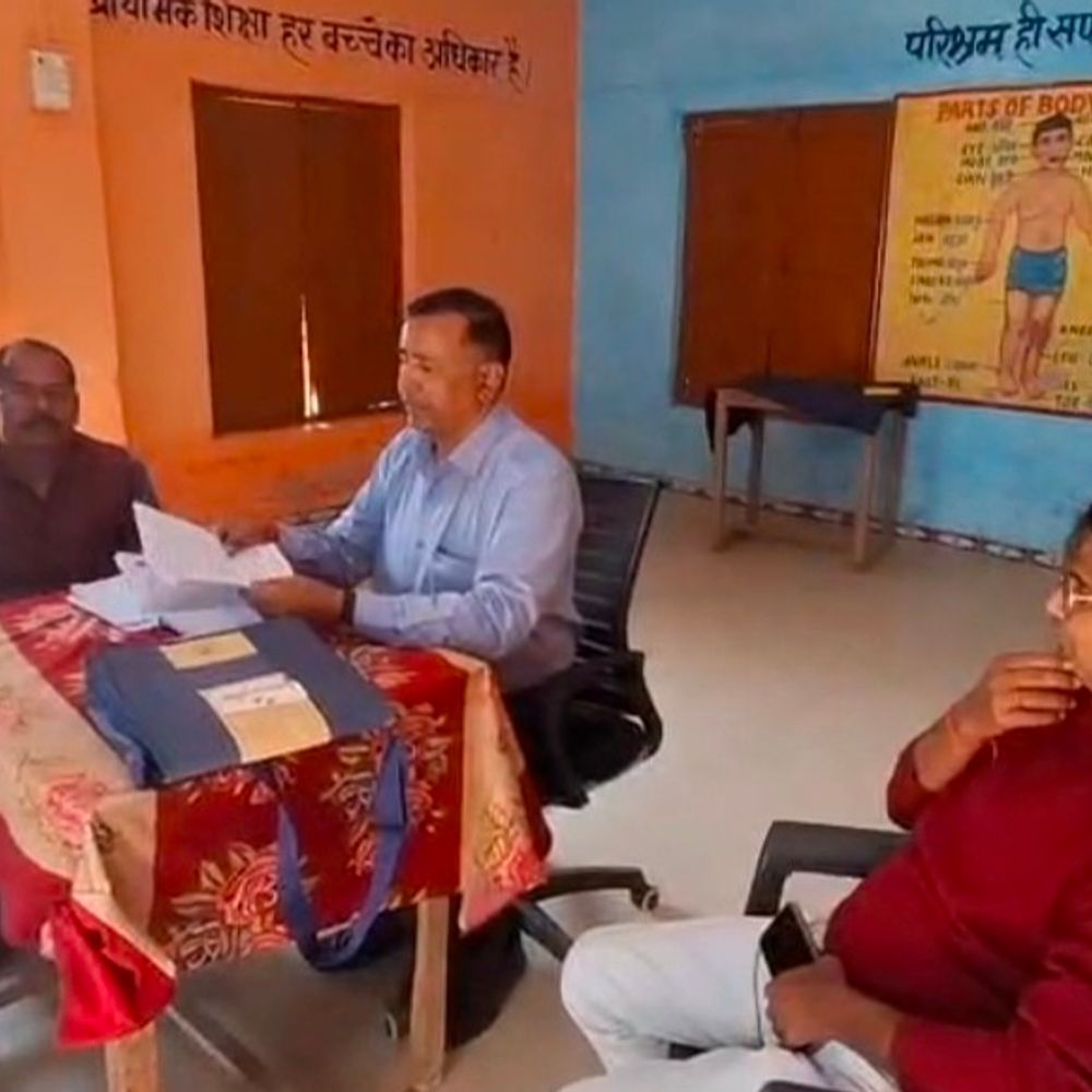 अमेठी में 1.48 लाख लोगों को नो मैपिंग नोटिस:मतदाता सूची सुधारने के लिए 75 हजार से अधिक फॉर्म 6 भरे गए