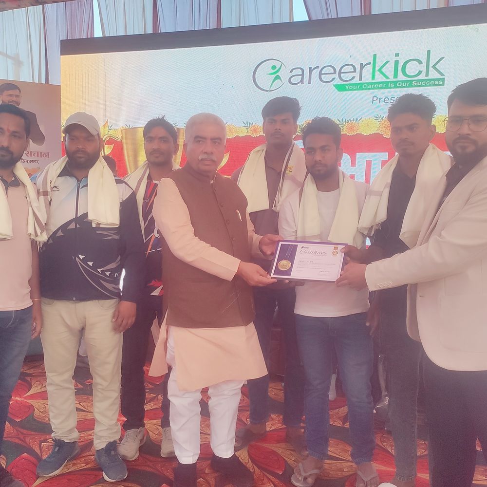 कानपुर देहात में होली मिलन समारोह आयोजित:कैबिनेट मंत्री राकेश सचान ने मेधावी छात्रों को सम्मानित किया