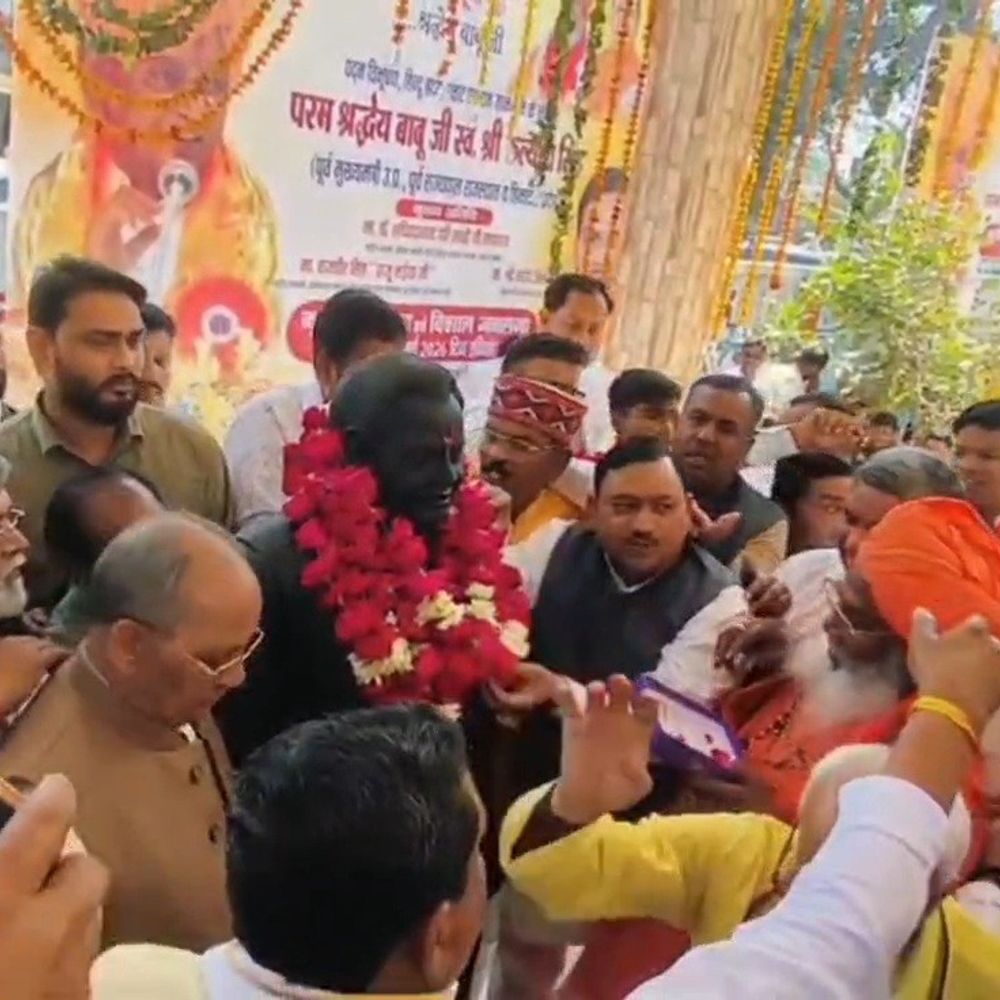 साक्षी महाराज ने कल्याण सिंह की मूर्ति का अनावरण किया:बोले- युद्धग्रस्त देशों में फंसे भारतीयों को वापस लाने के लिए एडवाइजरी जारी