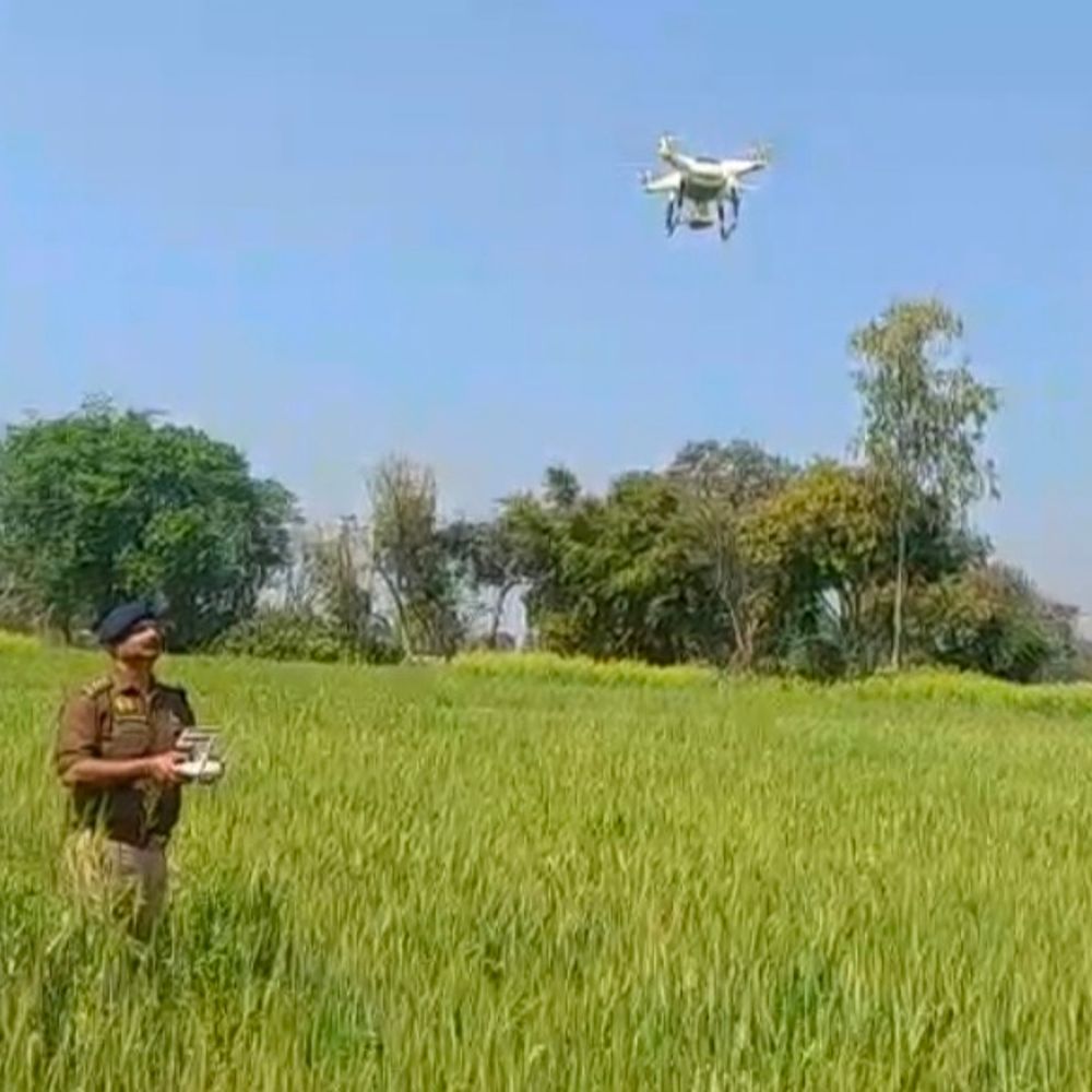 अमेठी में अवैध शराब पर ड्रोन से निगरानी:पुलिस ने अभियान चलाकर 310 लीटर कच्ची शराब जब्त की, 32 मुकदमे दर्ज