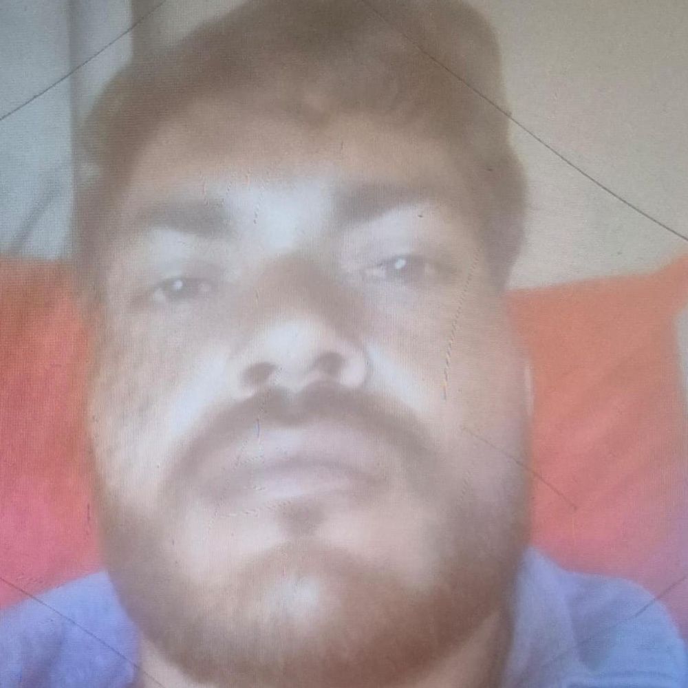 कर्ज में डूबे किसान ने खुद को मारी गोली, मौत:एटा में तमंचे से कनपटी पर रखकर की फायरिंग, 2 लाख का था कर्ज