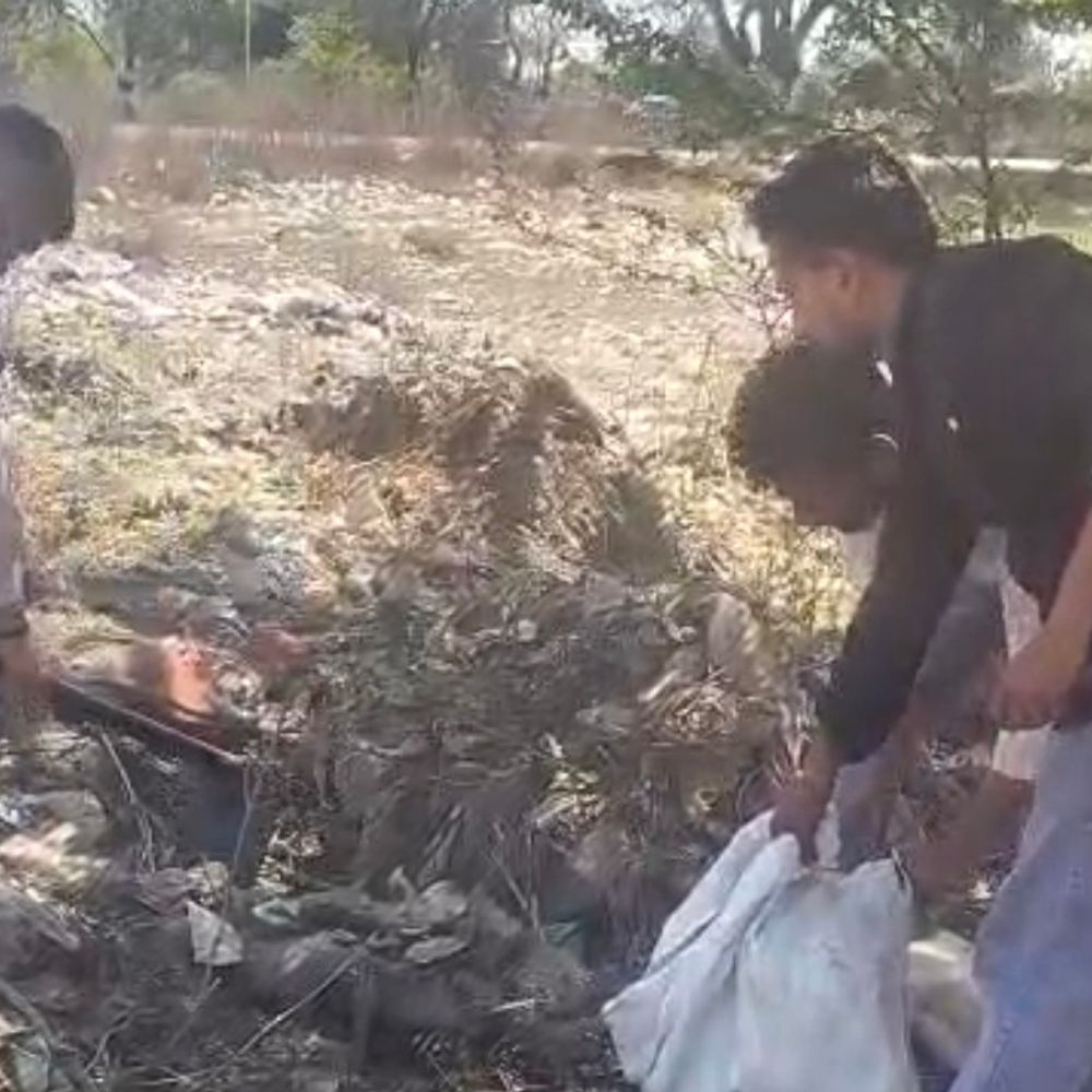 ललितपुर में खाद्य सुरक्षा विभाग की बड़ी कार्रवाई:4.20 क्विंटल घी सीज, 5 कुंतल दूषित खोया नष्ट कराया