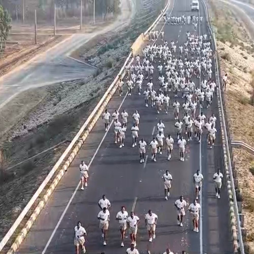 प्रतापगढ़ पुलिस लाइन में रिक्रूट आरक्षियों की दौड़:10 किमी क्रॉस कंट्री परीक्षा प्रशिक्षण का अहम हिस्सा