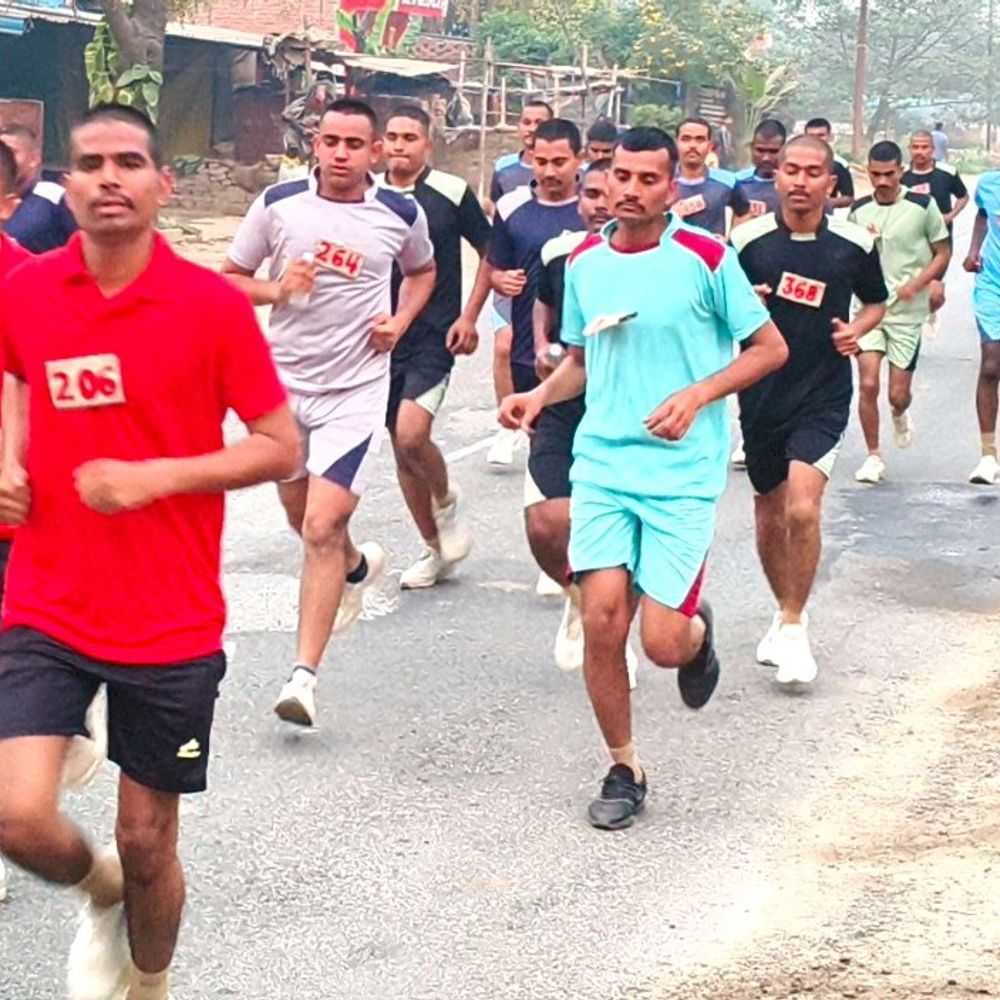 मिर्जापुर में 392 रिक्रूट आरक्षियों की क्रॉस कंट्री दौड़:राहुल पटेल प्रथम, अरुण कुमार द्वितीय; शारीरिक क्षमता का हुआ आकलन