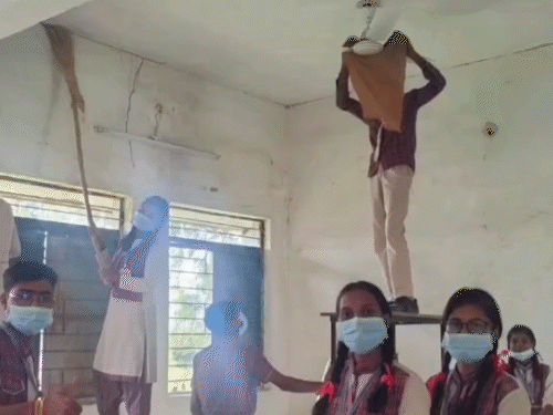 मुख्यमंत्री DAV स्कूल में RTE छात्रों से कराई मजदूरी:  स्टूडेंट बोले-प्रिंसिपल जबरन काम करवाती है, कहती है फ्री में पढ़ते हो, ये तुम्हारा हक है – Chhattisgarh News