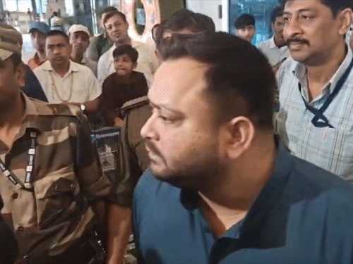 बिहार में अखिलेश यादव का फॉर्मूला अपनाएंगे तेजस्वी:जीत की गारंटी तय कर खुद जाएंगे दिल्ली, लालू का ग्रीन सिग्नल; जानिए RJD की बड़ी प्लानिंग