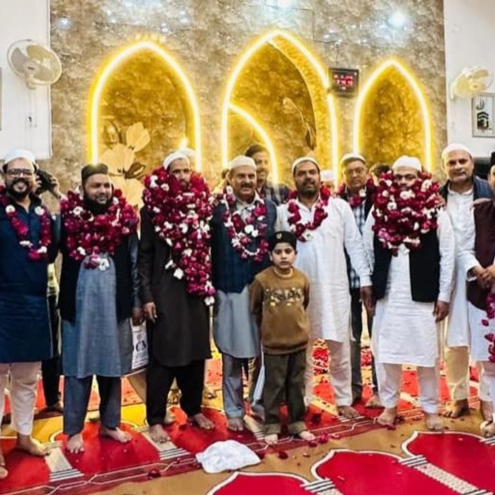 रामपुर की मस्जिद शहीद सद्दन बाबा में जश्ने तकमील-ए-कुरान:हाफिजों की गुलपोशी, दुआ और मिठाई वितरण के साथ संपन्न हुआ कार्यक्रम