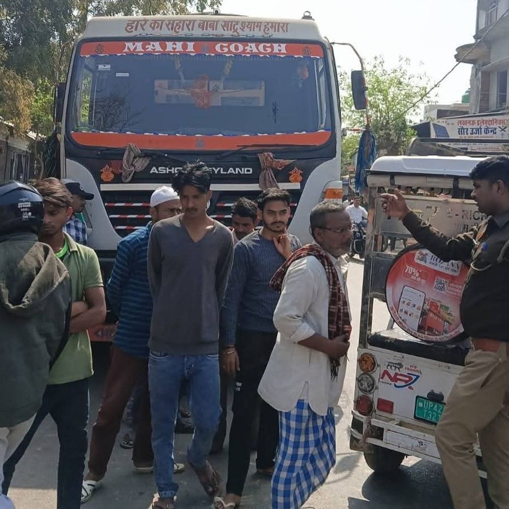 अयोध्या में एक्सीडेंट में युवक की मौत:एक गंभीर घायल, ट्रक की टक्कर से गई जान, पुलिस ने शव पोस्टमार्टम को भेजा