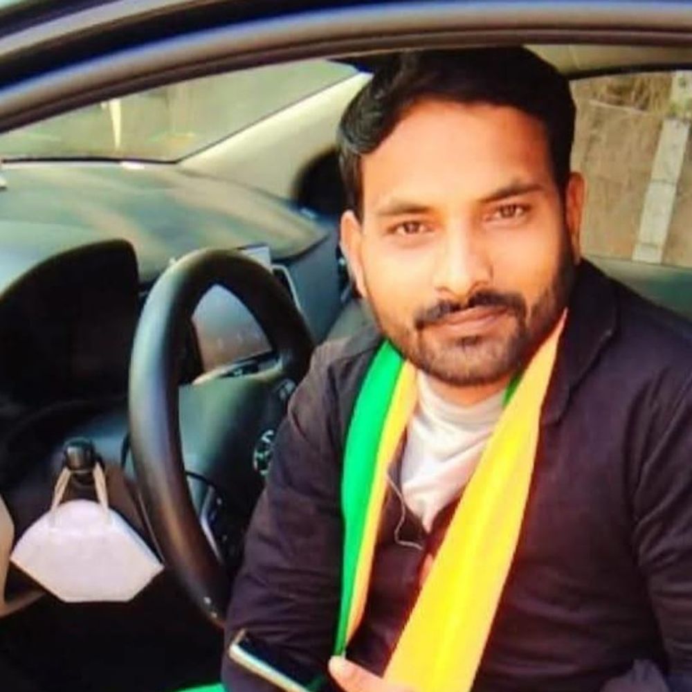 ग्रेटर नोएडा में सड़क हादसे में भाई-बहन की मौत:अज्ञात वाहन ने बाइक को टक्कर मारी, लोगों ने किया हंगामा