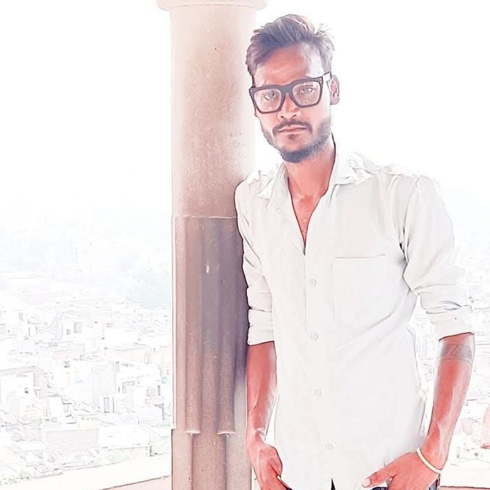 ट्रैक्टर-ट्रॉली की टक्कर से बाइक सवार की मौत:आगरा के कुकथला गांव के सहता मोड़ के पास हुआ हादसा