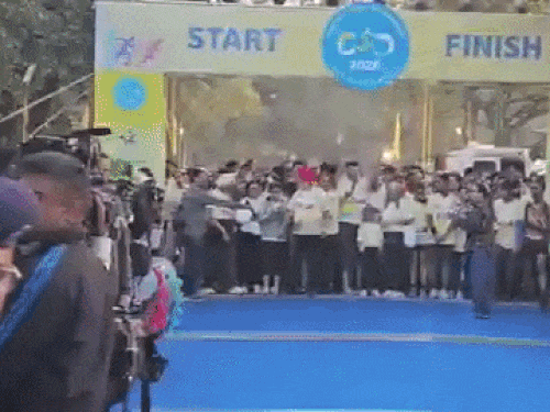 चंडीगढ़ में इंटरनेशनल मैराथन का आगाज:  गवर्नर गुलाब चंद कटारिया हुए शामिल, 11 बजे तक कई सड़कों पर आवाजाही बंद, ट्रैफिक प्लान जारी – Chandigarh News