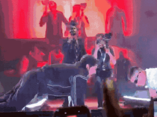 एक्टर रणदीप हुड्डा ने हरियाणवी सिंगर संग लगाए सपाटे:जयपुर शो में ली सरप्राइज एंट्री, न्योलीवाला के लिए बोले- ढांडा जैसा ना पावे गाम में