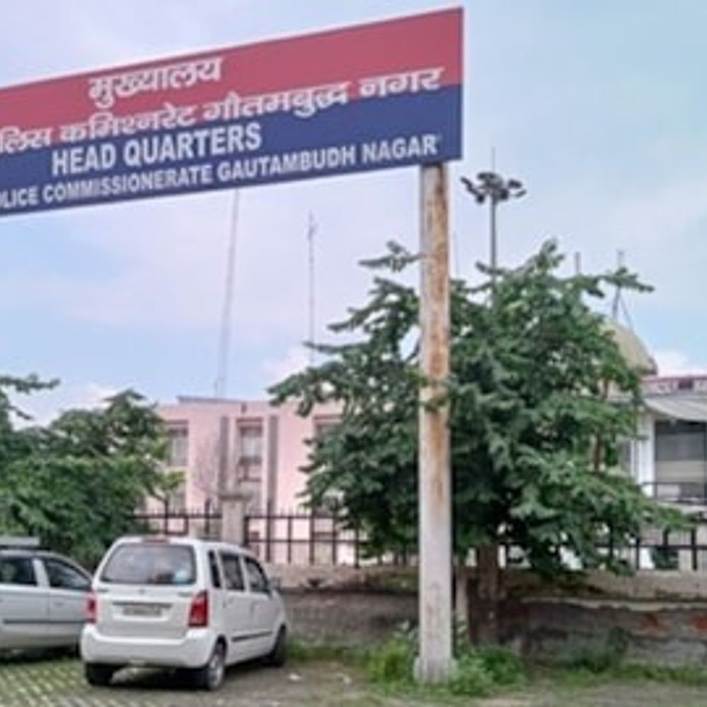 नोएडा में धारदार हथियार से चालक की हत्या:आरोपी फरार, पुलिस ने मामले की जांच शुरू की