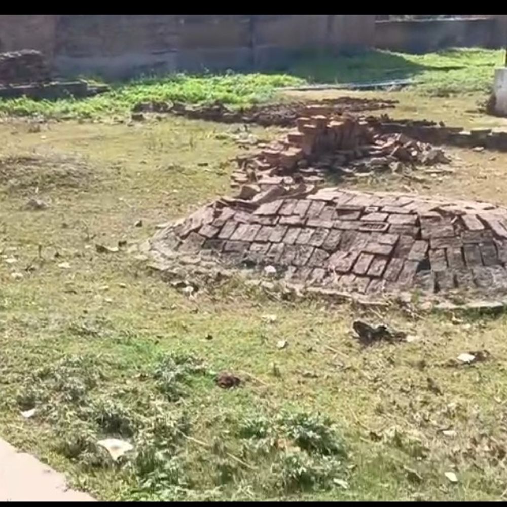 अयोध्या में आंगनबाड़ी निर्माण पर बवाल:प्रधान ने दी आत्मदाह की चेतावनी, आश्वासन पर लौटे