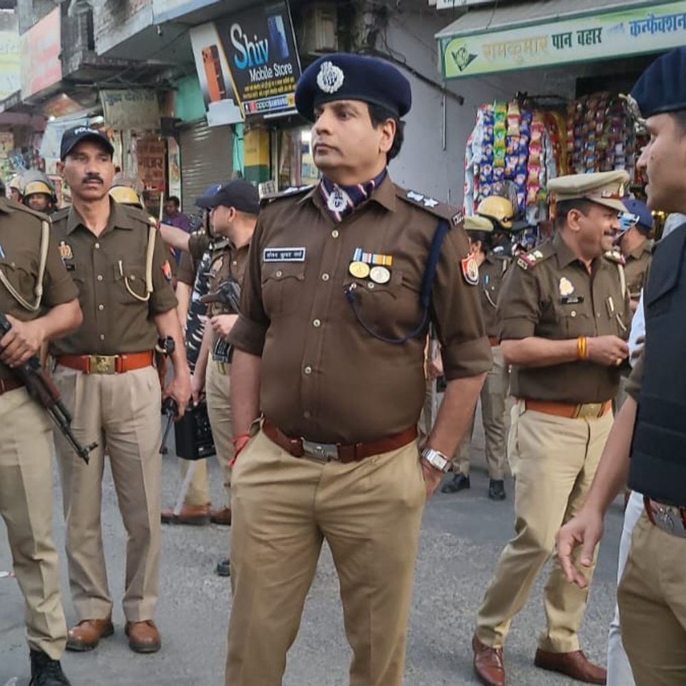 मुजफ्फरनगर में होली को लेकर पुलिस अलर्ट:एसएसपी ने किया फ्लैग मार्च, 1200 होलिका दहन स्थलों की निगरानी