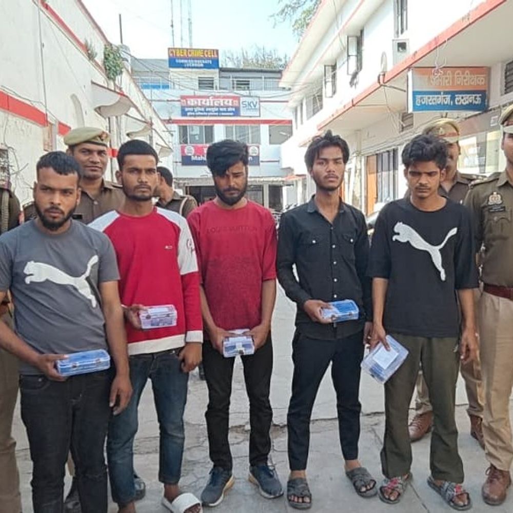 इवेंट आर्गेनाइजर से लूट करने वाले 5 लूटेरे गिरफ्तार:काम देने के बहाने बुलाया, बोट क्लब में बंधक बनाकर जेवर उतरवाए, चेन-पर्स छीना और मोबाइल से ट्रांजेक्शन कराया