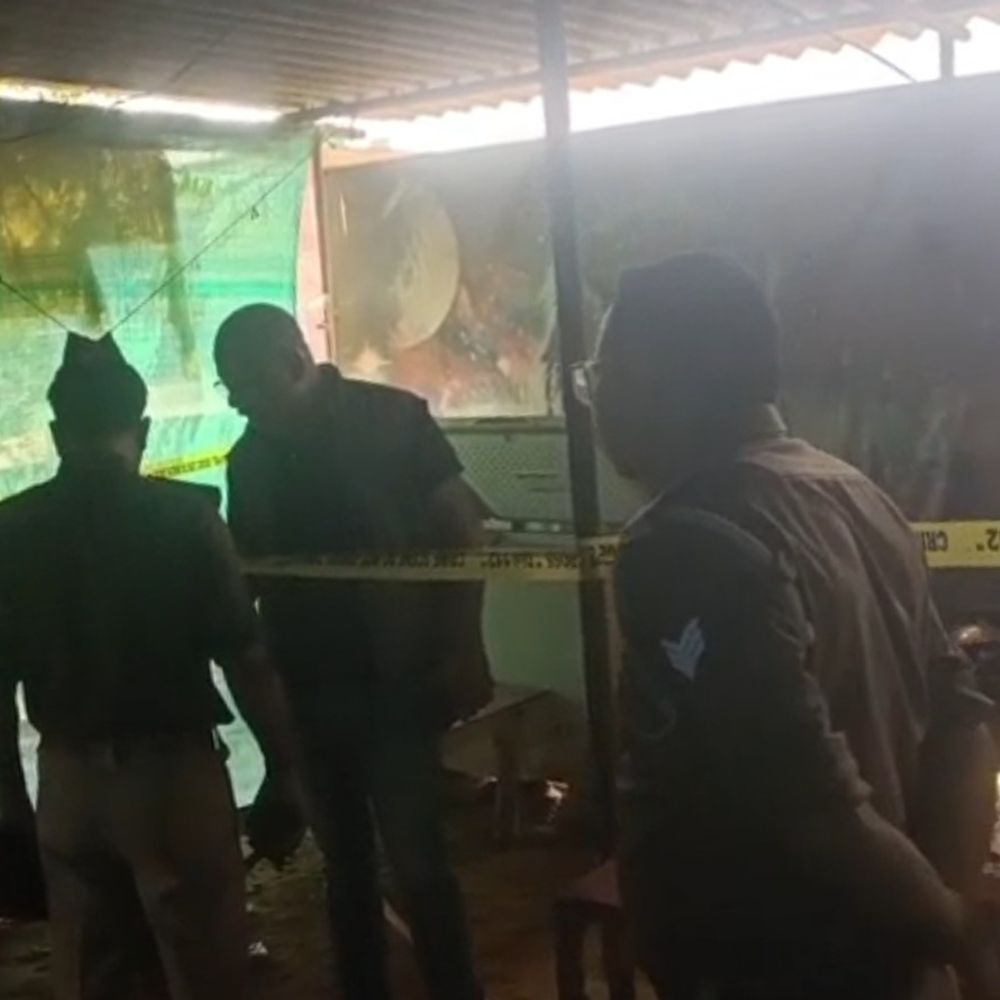 बीकेटी में फ्रीजर में मिला युवक का शव:जीसीआरजी कॉलेज के सामने वेज बिरयानी की दुकान की घटना, जांच में जुटी पुलिस