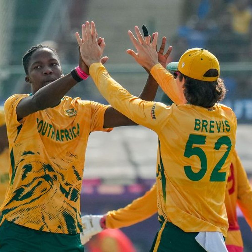 वर्ल्डकप सुपर-8; जिम्बाब्वे के ओपनर्स 28 पर पवेलियन लौटे:मरुमनी को मफाका, बेनेट को नॉर्त्या ने आउट किया, साउथ अफ्रीका के खिलाफ स्कोर 52/2