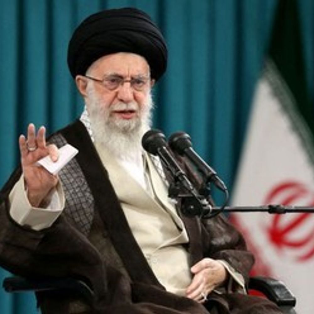 ईरान के सुप्रीम लीडर की मौत पर लखनऊ में प्रदर्शन:लोग सड़कों पर उतरे, शिया धर्मगुरुओं के विरोध के बाद नारेबाजी शुरू