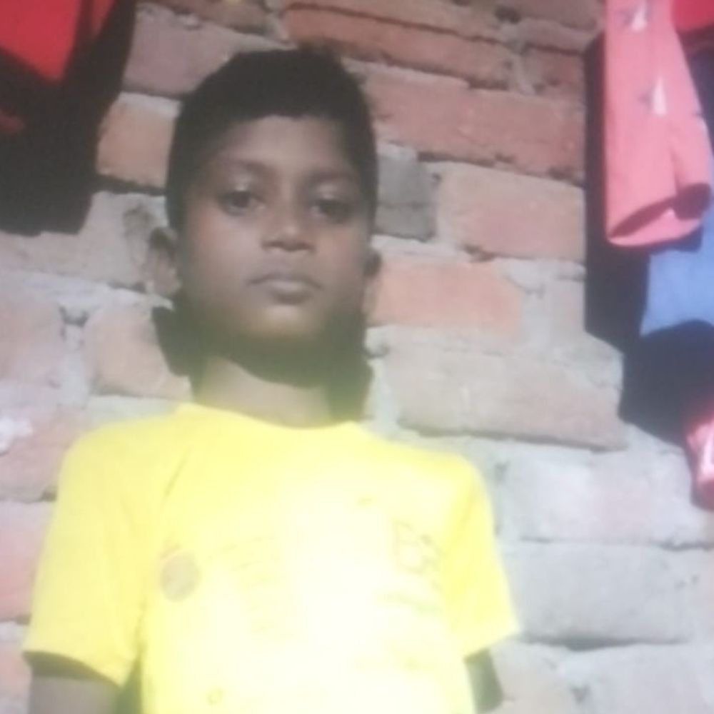 ट्रैक्टर की चपेट में आने से बालक की मौत:हाथरस के नगला अनी गांव में हुई घटना, चालक हिरासत में