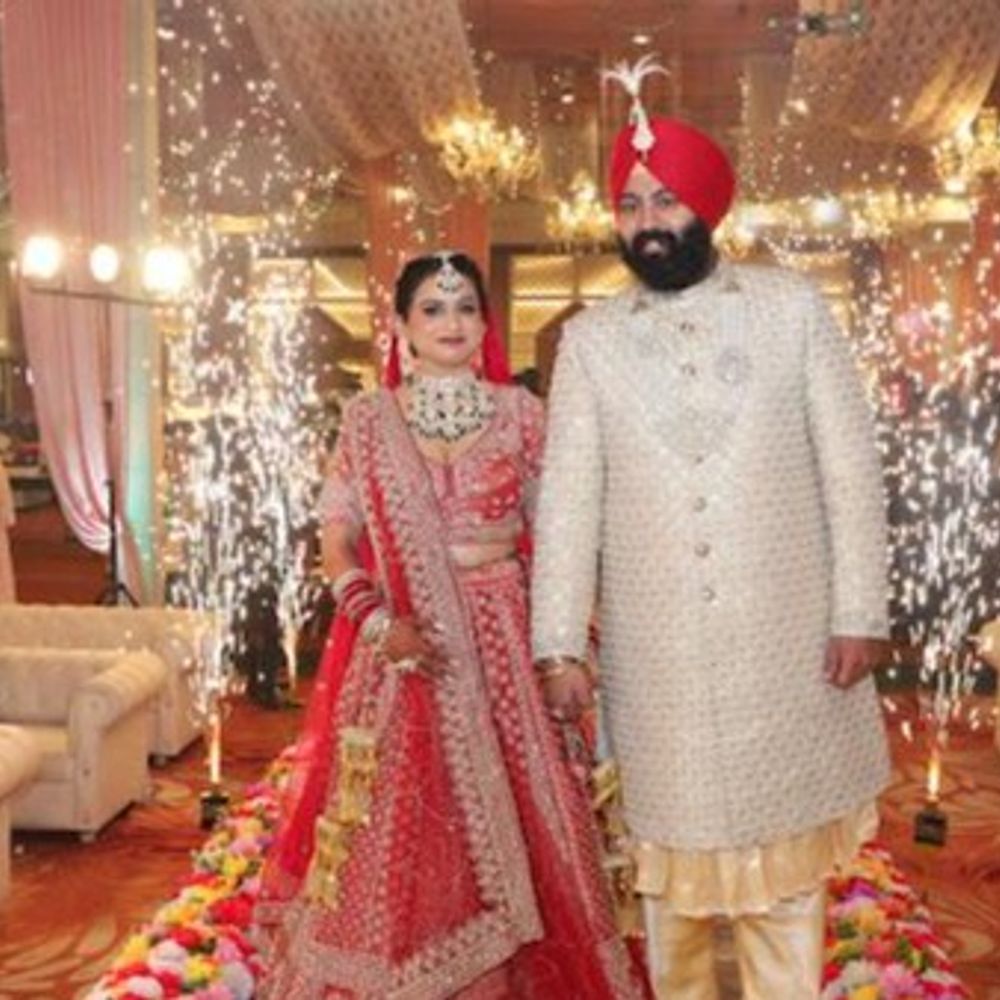 पत्‍नी संग दुबई में फंसे मेरठ के राजा सलूजा:परिवार में चिंता का माहौल, सहारनपुर से बहन भी पहुंची