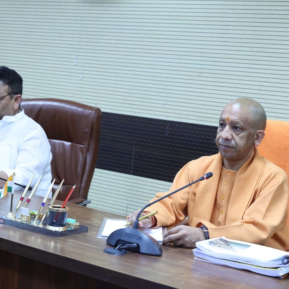 CM ने बटुक से मारपीट करने पर पुलिस को फटकारा:बोले- दोबारा शिकायत न मिले, काशी विश्वनाथ मंदिर में सिपाही ने बाल खींचे थे