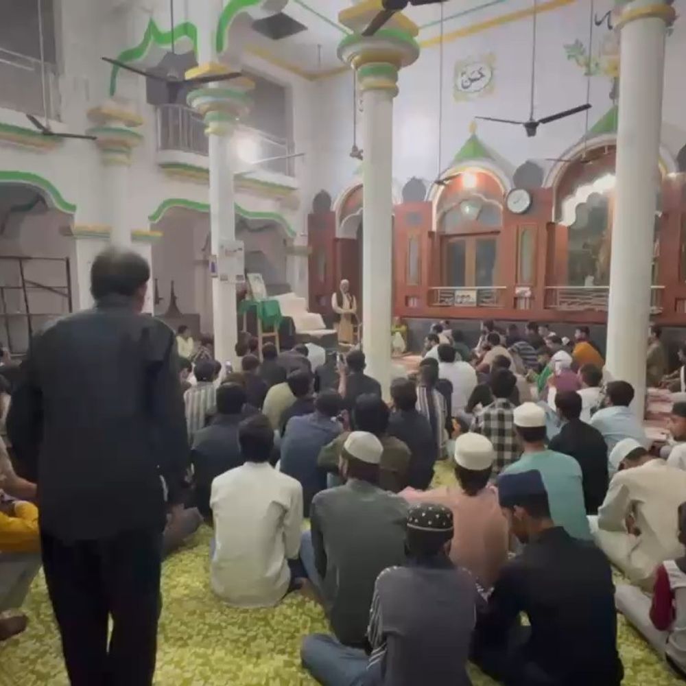 सीतापुर में खामेनेई की मौत पर शिया समुदाय में गुस्सा:बड़े इमामबाड़े में जुटे लोग, जताया दुख व आक्रोश; नारेबाजी के बीच प्रशासन अलर्ट