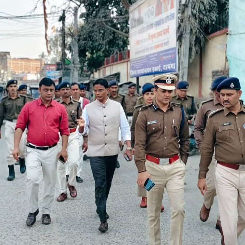 होली में शांति भंग की तो कार्रवाई तय:  संवेदनशील इलाकों में विशेष नजर, सीसीटीवी-ड्रोन से मॉनिटरिग; डीएम-एसएसपी ने निकाला फ्लैग मार्च – Darbhanga News