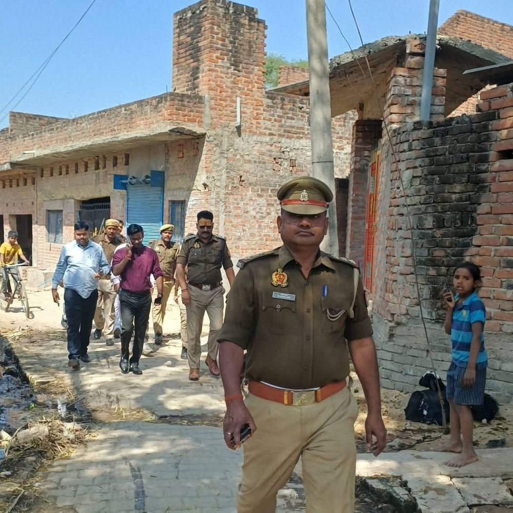 कौशांबी में होलिका दहन स्थल पर विवाद:CO, SDM और पुलिस बल ने मौके पर पहुंचकर स्थिति संभाली