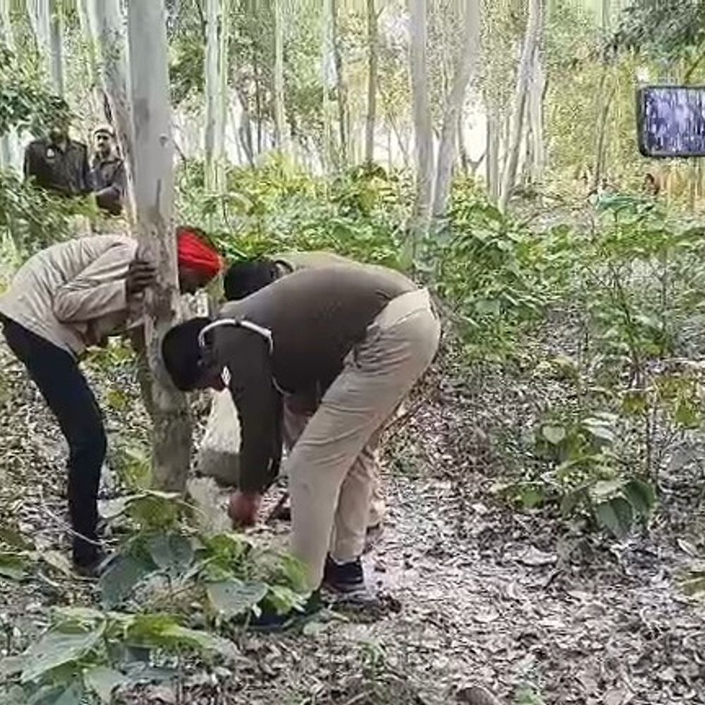 80 लीटर अवैध शराब बरामद, 40 क्विंटल लहन नष्ट:उन्नाव में होली से पहले आबकारी टीम की बड़ी कार्रवाई