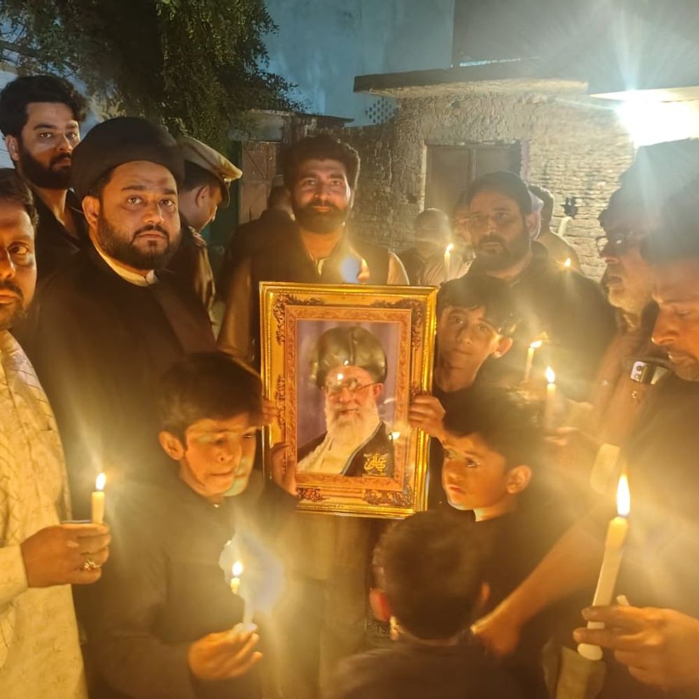 अली खामेनेई के निधन पर बिजनौर में शोक:शिया समुदाय ने मोमबत्ती जलाकर दी श्रद्धांजलि, सौंपा ज्ञापन