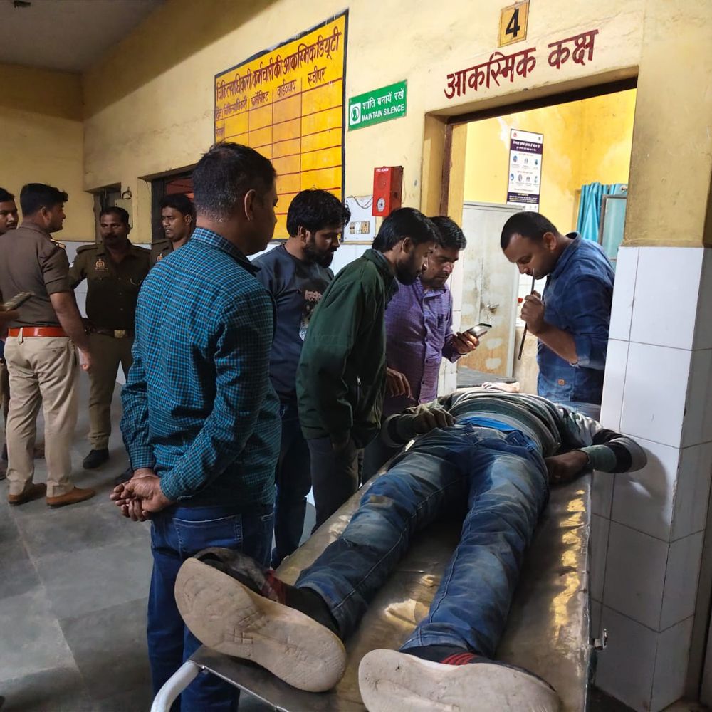 मऊ में रोडवेज बस-बाइक की टक्कर:एक युवक गंभीर घायल, घर की ओर लौटते समय हुआ हादसा, बस जब्त की