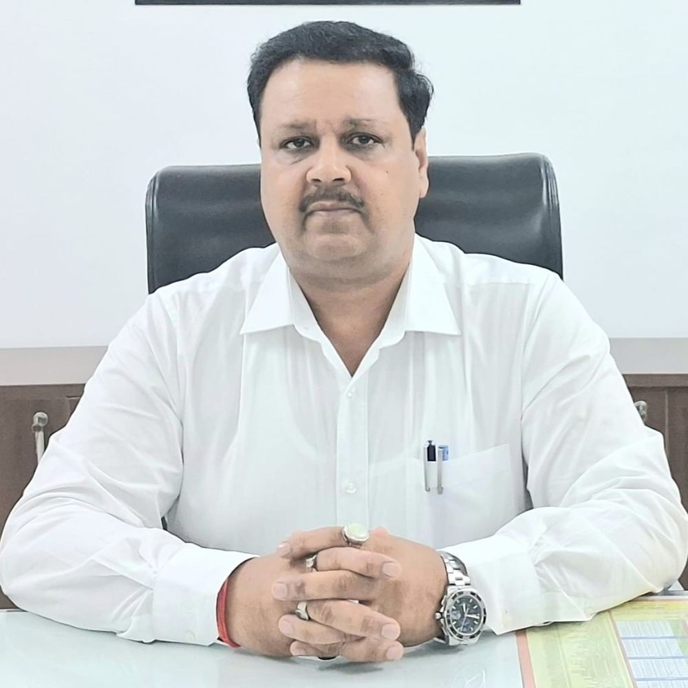 डीएम ने जिले में होली की शुभकामनाएं दी:शांति और सौहार्दपूर्ण वातावरण बनाए रखने की अपील की