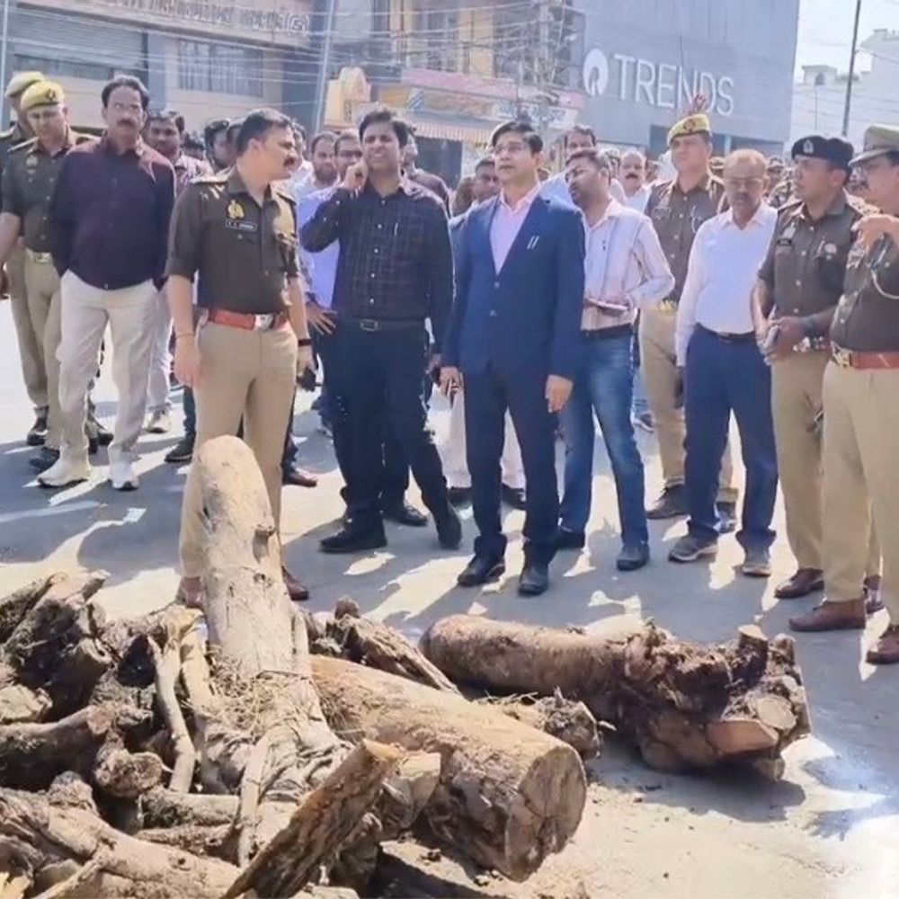 संभल में होली पर पुलिस-प्रशासन का हाईअलर्ट:1215 होलिका दहन, 64 जुलूस; 1000 से अधिक लोग पाबंद किए, ड्रोन से निगरानी होगी