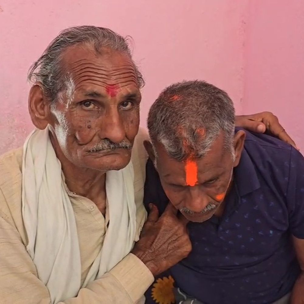 SIR ने 28 साल बाद मिलाए दो भाई:महोबा में पहचान साबित करने घर लौटा युवक, दोस्त के साथ घर बिना बताए गया था