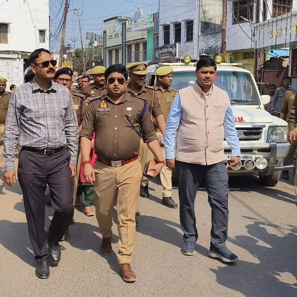 डीएम-एसपी ने मेंहदावल में होली सुरक्षा का लिया जायजा:एसपी ने कहा- नई परंपरा न शुरू हो, हर छोटी घटना पर तुरंत कार्रवाई करें