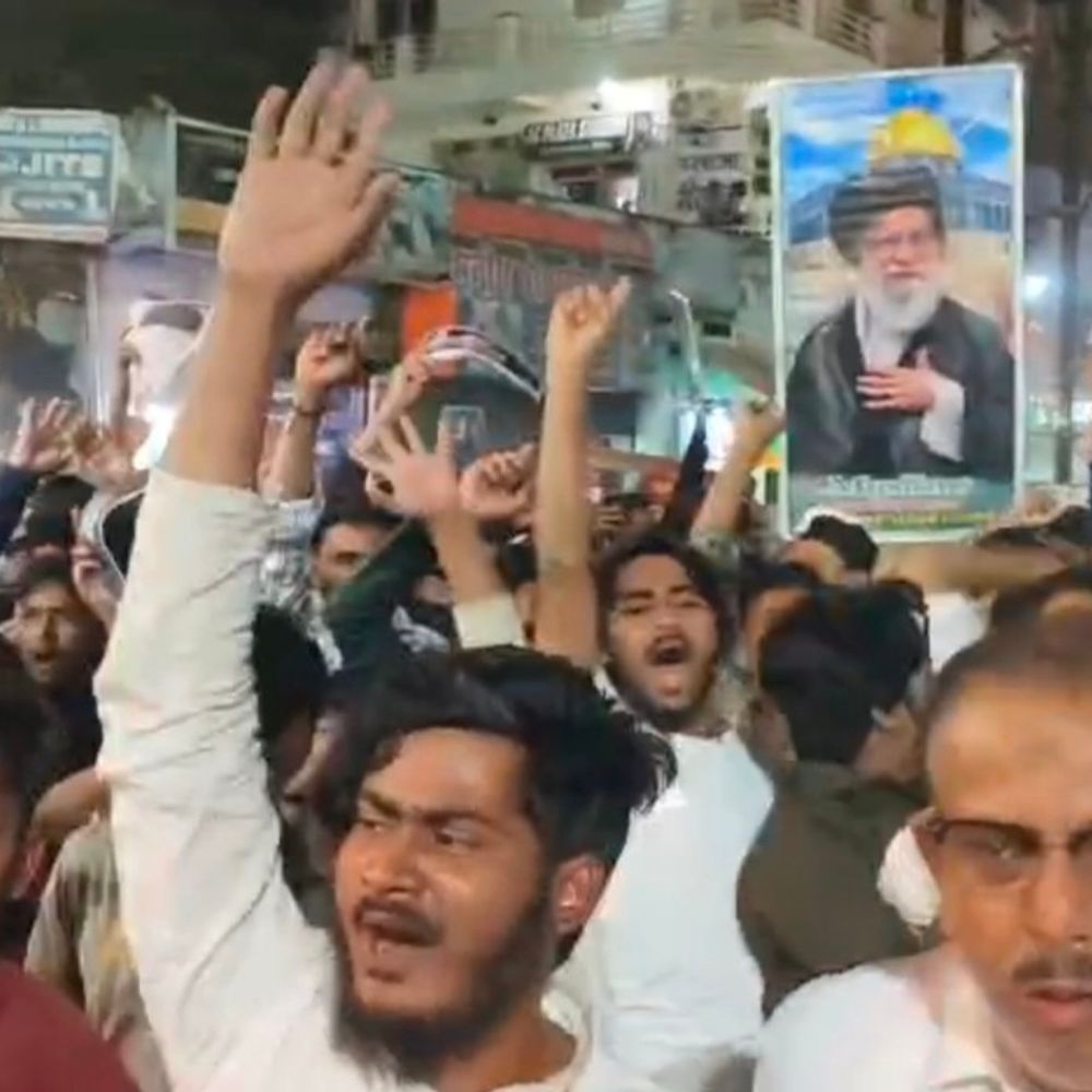 ईरान पर हमले के विरोध में शहर में मार्च:अमेरिका और इजरायल के खिलाफ जमकर हुई नारेबाजी