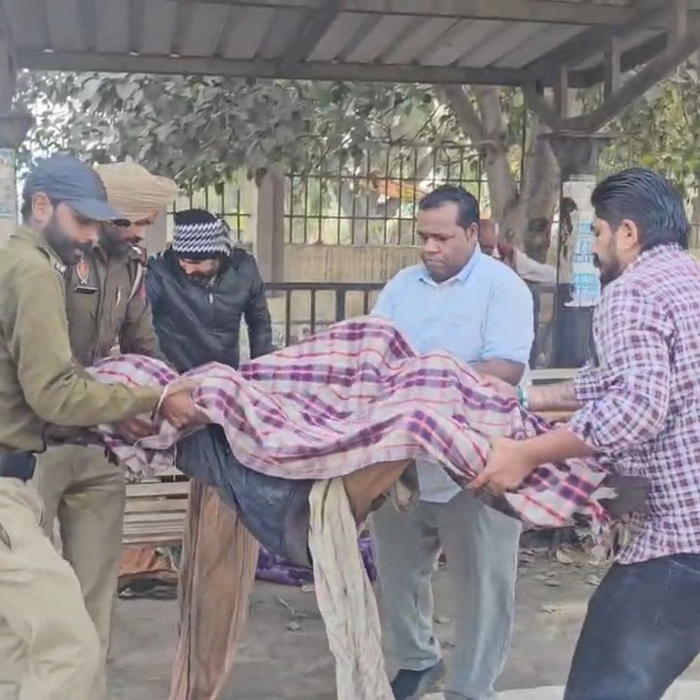 फाजिल्का के बस स्टॉप पर मिला व्यक्ति का शव:  अस्पताल ले जाने के लिए नहीं रुके वाहन, पोस्टमार्टम रिपोर्ट से खुलेगा मौत का राज – Fazilka News