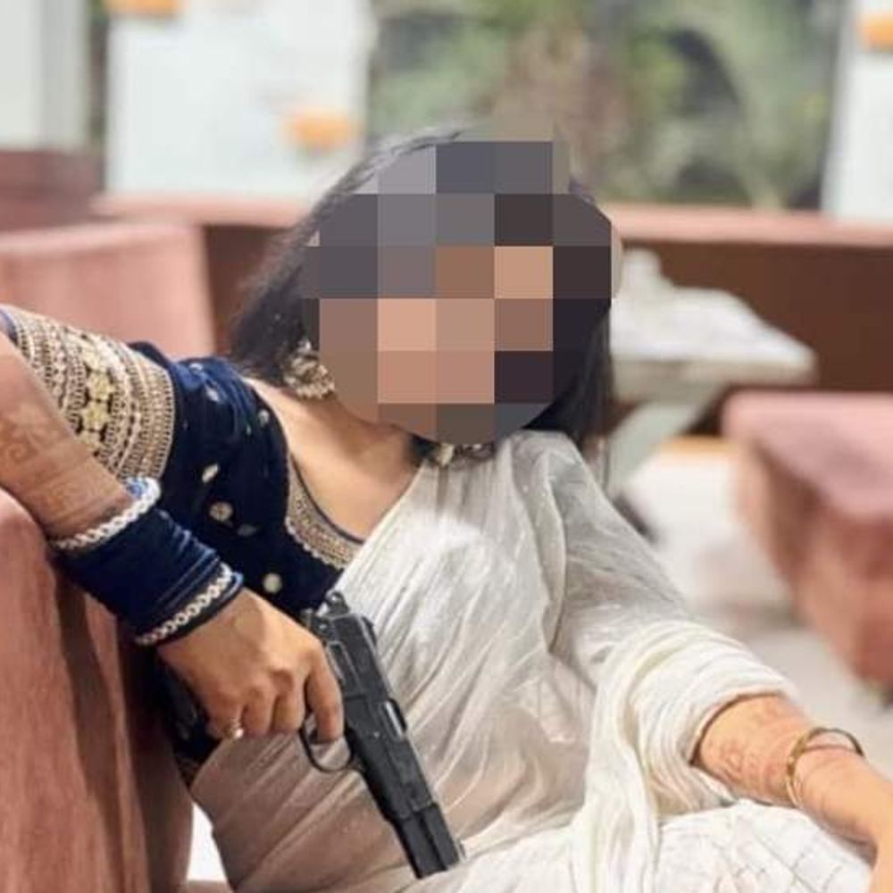 इंदौर की युवती ने पिस्टल के साथ अपलोड किए VIDEO:  SI का नाम आते ही आईडी से कराए डिलीट, पुलिस कर्मी को कारण बताओ नोटिस – Indore News