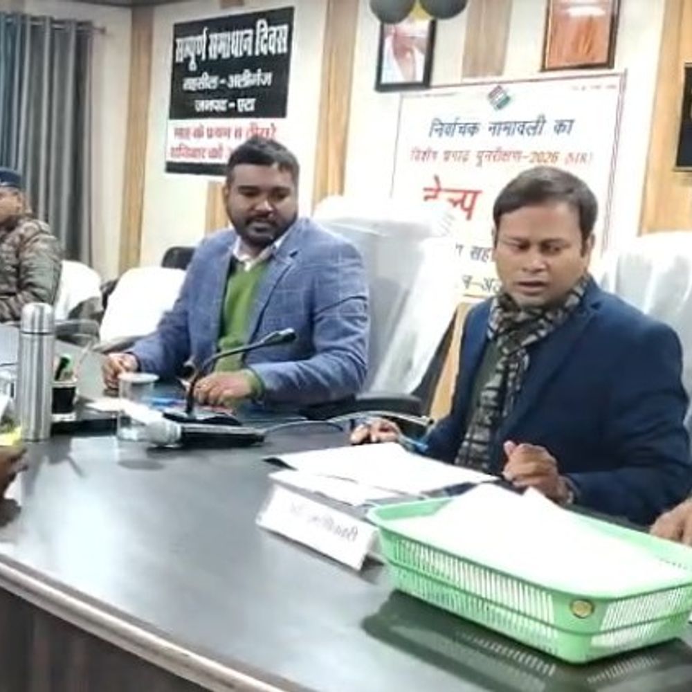 एटा प्रशासन ने जारी किया हेल्पलाइन नंबर:ईरान-इजराइल संघर्ष में फंसे नागरिकों की मांगी जानकारी